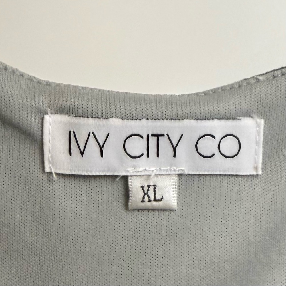 Ivy City Co Misty Island Maxi Wrap Dress Blue Gray
Floral V-neck Short Sleeve - Picture 12 of 15